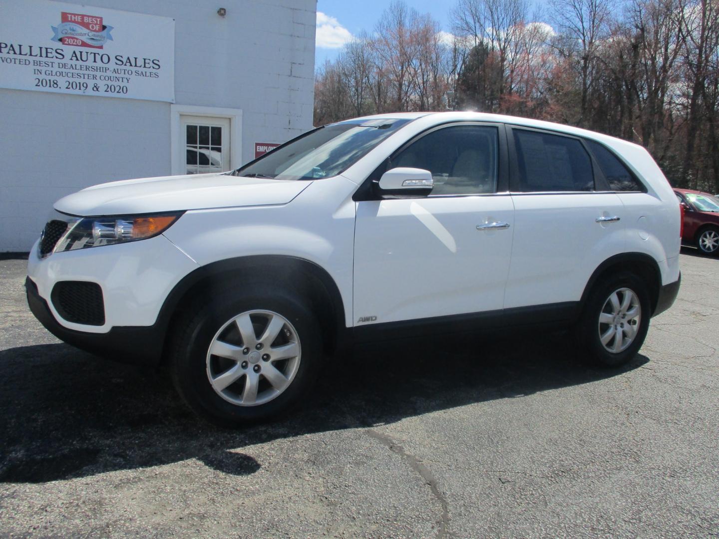 2013 WHITE Kia Sorento (5XYKTCA6XDG) with an 2.4L L4 DOHC 16V engine, AUTOMATIC transmission, located at 540a Delsea Drive, Sewell, NJ, 08080, (856) 589-6888, 39.752560, -75.111206 - Photo#1